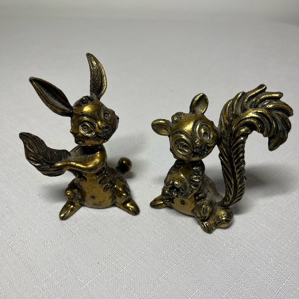 Vintage Mod Dep Italy brass rabbit & squirrel figurine set. Shelf display. Fun